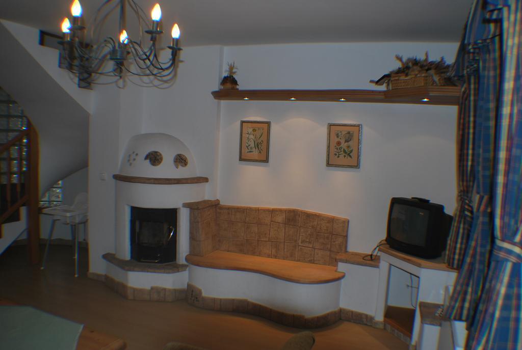 Rozalia Vendeghaz Villa Sarrod Room photo